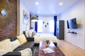 83-3FW UES Central Park Newly Furnished XL Studio